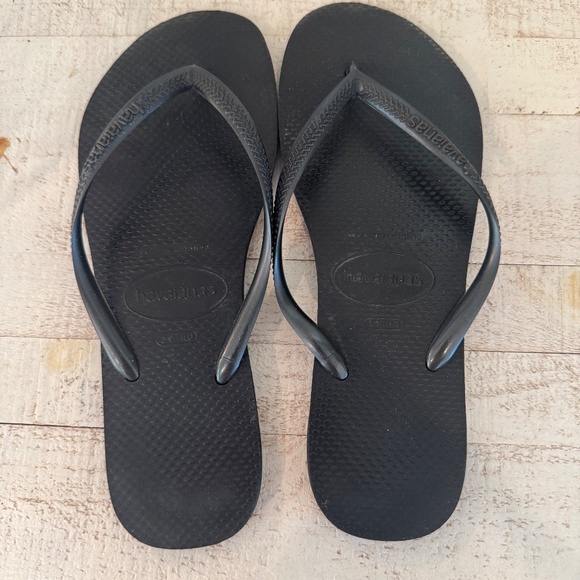 Havaianas Shoes - Havaianas Black Flip Flops - Size 39/40 (US M 7/8, W 9/10)